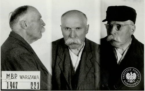 Zdjęcie sygnalityczne Kazimierza Pużaka, wykonane w siedzibie Ministerstwa Bezpieczeństwa Publicznego w Warszawie w 1947 r. Fot. z zasobu IPN