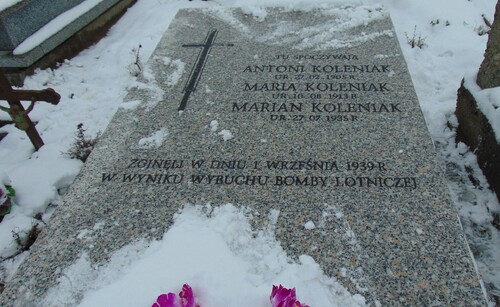 Grób rodziny Koleniaków na cmentarzu w Chłopicach (fot. Tomasz Bereza, IPN)