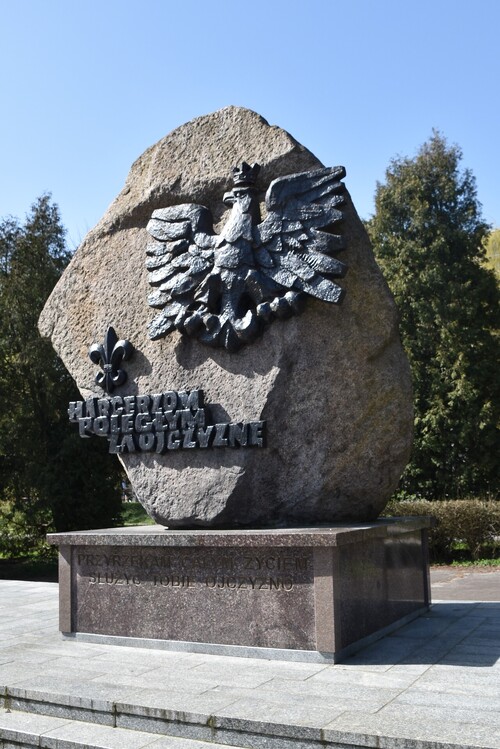 Pomnik na Skwerze Harcerskim im. Szarych Szeregów w Kielcach (fot. IPN Kielce)