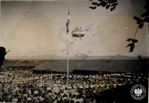 India’s Independence Day at the Polish Camp in Valivade, August 15, 1947 (Photo from the Institute of National Remembrance Archives)