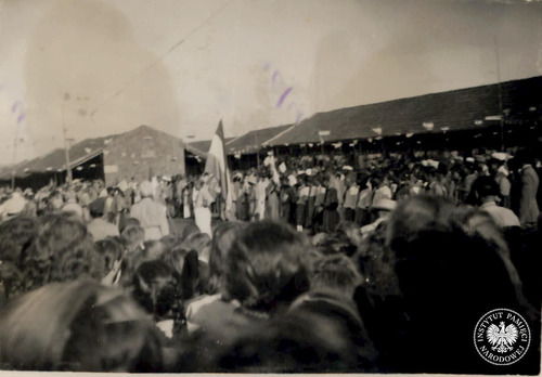 Celebrations of India’s Independence Day at the Polish Camp in Valivade, August 15, 1947 (Photo from the Institute of National Remembrance Archives)
