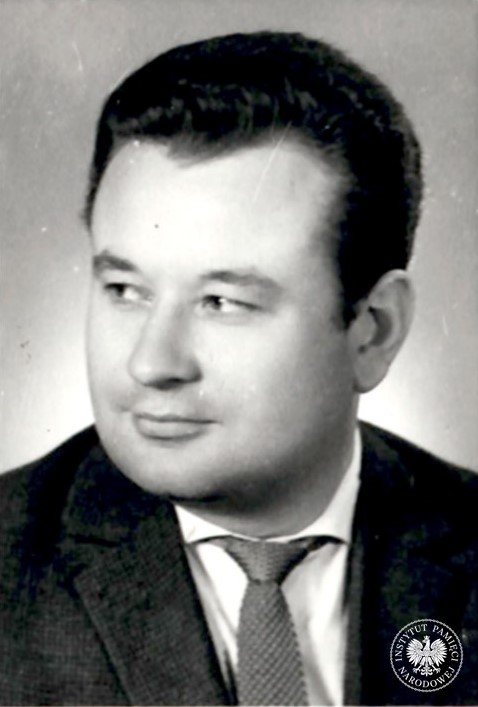 Mieczysław Czechowicz. Zdjęcie z kwestionariusza z akt paszportowych, 1975 r. (fot. z zasobu AIPN)