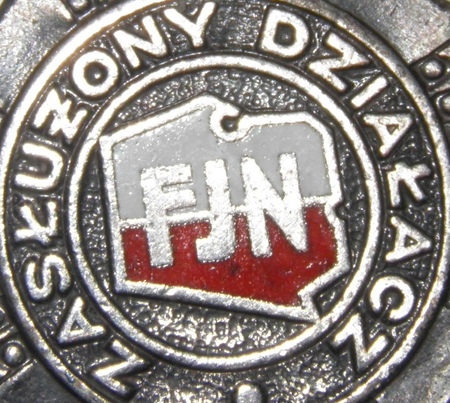 Na co dzień często używamy skrótów. Dość często nazwy instytucji, firm, partii czy klubów sportowych znamy tylko w tej postaci, nie wiedząc do końca jak brzmią ich pełne nazwy.