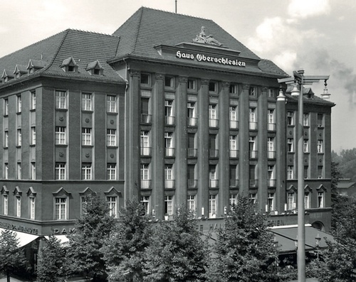 Hotel Haus Oberschlesien w Gliwicach na pocztówce z lat trzydziestych dwudziestych wieku