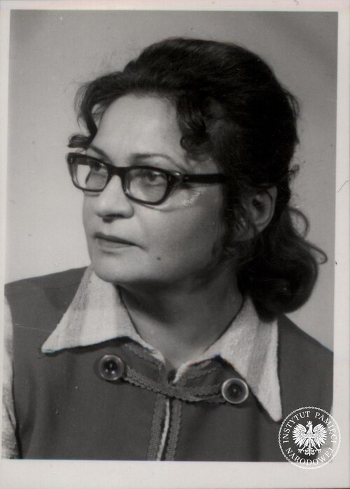 Irena Gumowska. Zdjęcie z akt paszportowych, 1971 r. (fot. z zasobu AIPN)