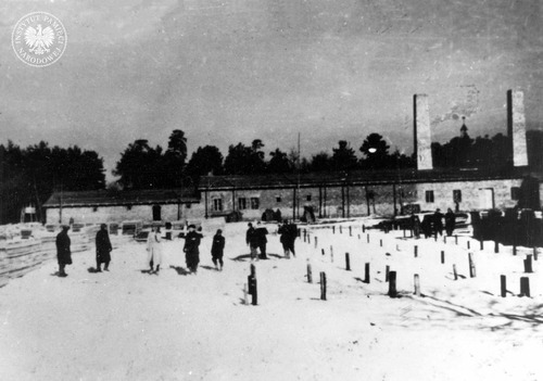 Budowa krematorium nr IV na terenie KL Auschwitz-Birkenau, zima 1942-1943 r. (fot. z zasobu AIPN)