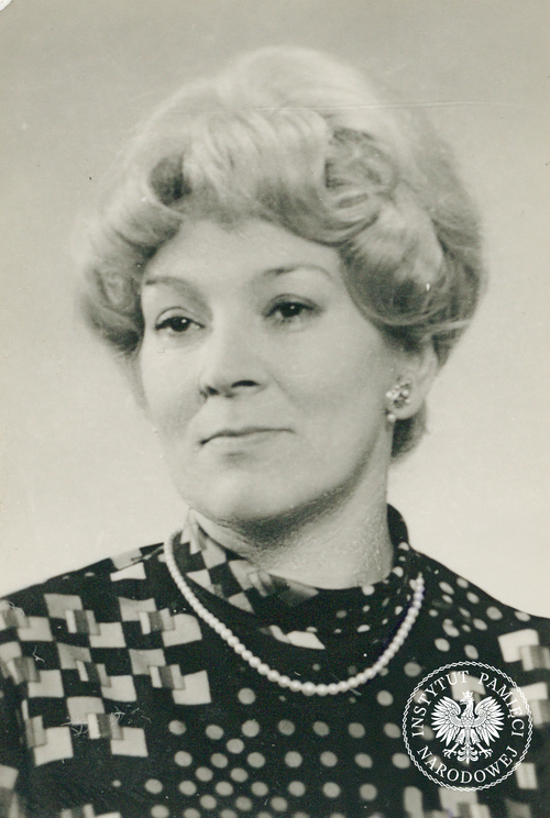 Fotografia Haliny Czerny-Stefańskiej z lat 70., zdjęcie z akt paszportowych (fot. z zasobu AIPN)
