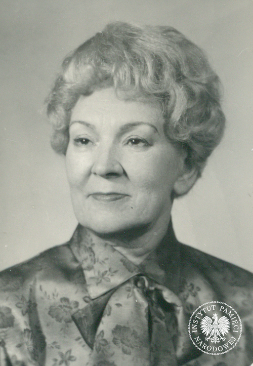 Halina Czerny-Stefańska, fotografia z lat 80., zdjęcie z akt paszportowych (fot. z zasobu AIPN)