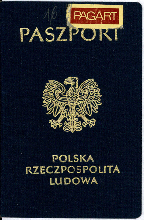 „Służbowa” książeczka paszportowa Haliny Czerny-Stefańskiej (z zasobu AIPN)