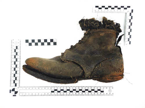 Obuwie odnalezione przy szczątkach w czerwcu 2024 r. (fot. A. Szafrańska, BPO IPN)