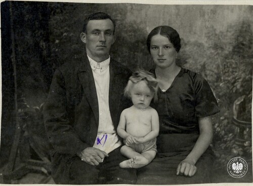 Apolinary Burkowski z żoną i córeczką (fot. z zasobu AIPN)