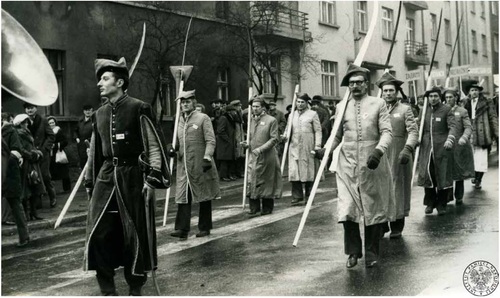 Manifestacja poparcia dla niezależnego ruchu chłopskiego. Bydgoszcz, 8 lutego 1981 r. (Fot. AIPN)
