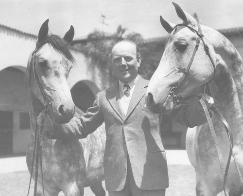 Alfred Potocki podczas wizyty w instytucie hodowli zwierząt w USA, 1933 r. (fot. ze zbiorów NAC)