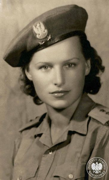 Kpt. Barbara Sadowska ps. „Robert”, wrzesień 1945 r. (fot. z zasobu AIPN)
