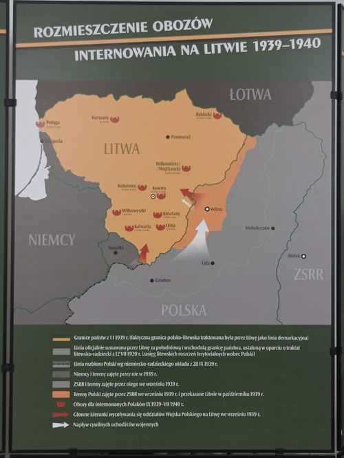 Element wystawy „Polacy internowani na Litwie 1939 – 40” przygotowanej przez Instytutu Pamięci Narodowej, Centrum Badania Eksterminacji i Ruchu Oporu Mieszkańców Litwy, oraz Muzeum Wojskowe im. Witolda Wielkiego w Kownie