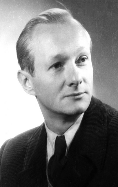 Tadeusz Fijewski, fotografia portretowa z profilu, 1950–1951 (fot. ze zbiorów Narodowego Archiwum Cyfrowego, Archiwum Fotograficzne Władysława Miernickiego)