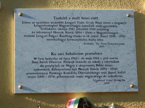 Tablica pamiątkowa w Vácu. Fot. Tomasz Kurpierz (2017 r.)