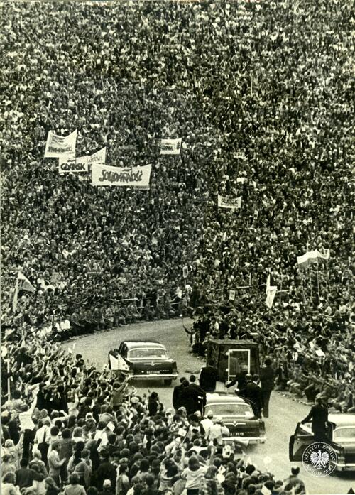 Pielgrzymka Jana Pawła II do Polski, Stadion Dziesięciolecia w Warszawie 17 VI 1983 r. (fot. z zasobu AIPN)