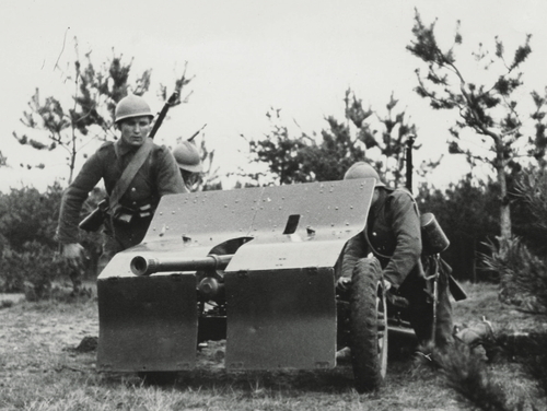 Armata ppanc. 37 mm Bofors (fot. NAC)