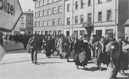 Deportacja Żydów z getta, dzisiejsza ul. Lwowska (ówcześnie ul. Salinarna), marzec 1943 (fot. domena publiczna)