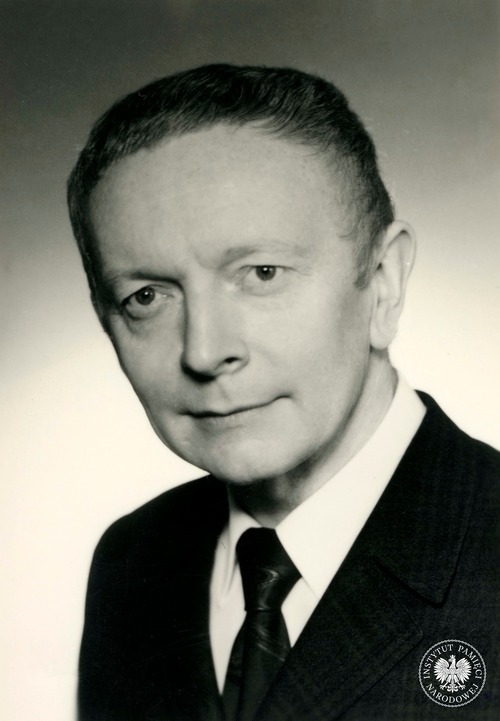 Adam Słodowy – zdjęcie z paszportu służbowego (fot. z zasobu IPN)