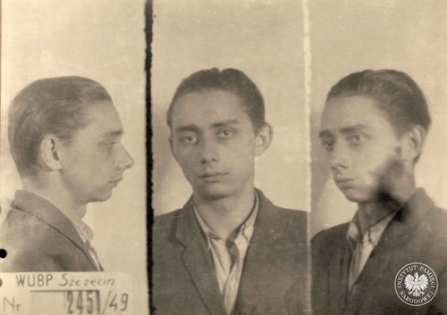Zdjęcie sygnalityczne Alojzego Wuttkego, jednego z członków POW, 1949 r. (fot. z zasobu AIPN)