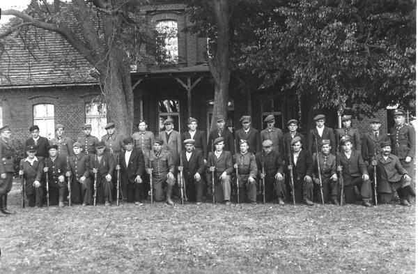 Nadużycia aparatu partyjnego związane z egzekwowaniem obowiązkowych dostaw i akcją zakładania spółdzielni produkcyjnych na wsi kieleckiej w latach 1949-1951 r.