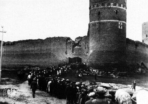 Zamek Książąt Mazowieckich w Ciechanowie w okresie II wojny światowej. Zdjęcie pochodzi z listopada 1942 roku