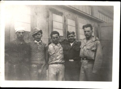 Jan Korytko (w środku) z kolegami z okresu pracy w piekarni, Würzburg (Bawaria), 1945 rok