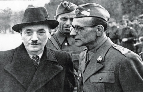 Spotkanie prezydenta Bolesława Bieruta (z lewej) z gen. bryg. Franciszkiem Jóźwiakiem, komendantem głównym MO. Fot. z zasobu AIPN