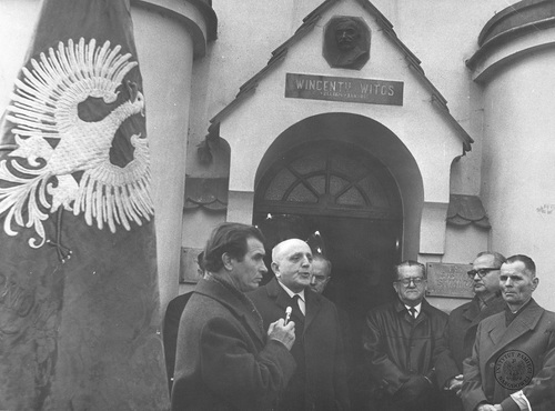 Franciszek Kamiński w Wierzchosławicach na uroczystościach z okazji 27. rocznicy śmierci Wincentego Witosa, 1972 r. Autor: Józef Gawroński. Zdjęcie pochodzi z archiwum osobistego Stanisława Mierzwy przekazanego do zasobu IPN przez p. Wojciecha Mierzwę
