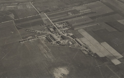 Lotnisko Ławica, widok z lotu ptaka (fot. ze zbiorów Biblioteki Narodowej)