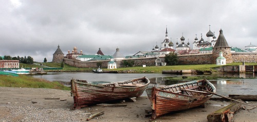 Klasztor – dawny łagier – na Wyspach Sołowieckich, widok współczesny. Fot. Adam Hlebowicz