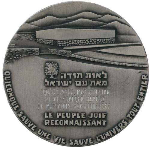 Medal Yad Vashem dla Ignacego i Anny Jaroszów oraz ich dzieci Aleksandra, Maksymiliana i Marianny (fot. IPN Lublin)