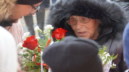 Marianna Krasnodębska podczas odsłonięcia tablicy upamiętniającej rodzinę Jaroszów, 2023 r. (fot. IPN Lublin)