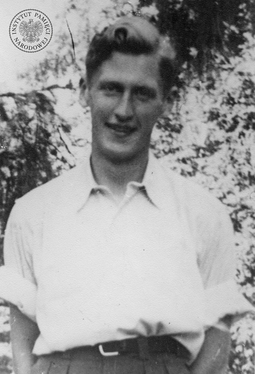 Członek Szarych Szeregów Zygmunt Adam Ludwiczak ps. „Mundek” rozstrzelany 26 czerwca 1944 r. przez niemiecką żandarmerię polową przy drodze pod Kawęczynem (fot. z zasobu IPN)