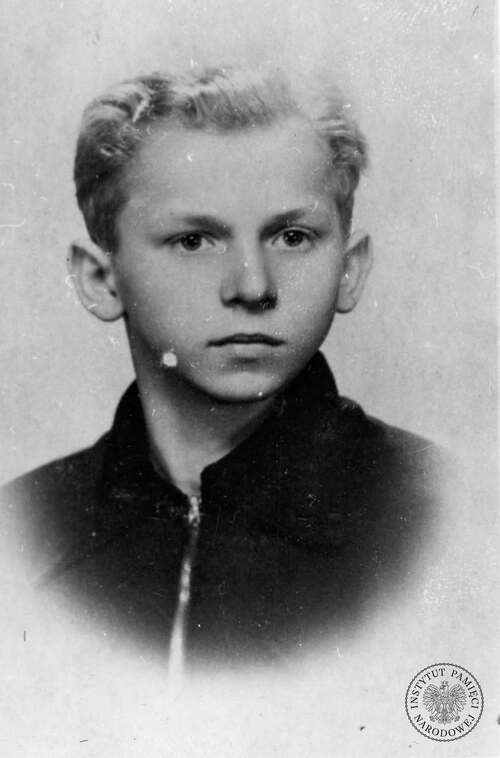 Członek Szarych Szeregów Zygmunt Adam Ludwiczak ps. „Mundek” rozstrzelany 26 czerwca 1944 r. przez niemiecką żandarmerię polową przy drodze pod Kawęczynem (fot. z zasobu IPN)