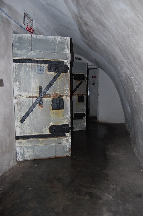 Karcery w więzieniu WUBP w Kielcach przy ul. Zamkowej 3. Fot. Marek Jończyk