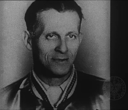 Ignacy Ekerling, kierowca, dysponent taksówki wykorzystanej przez sprawców do uprowadzenia Bohdana Piaseckiego. Klatka z filmu, zrealizowanego przez Biuro „B” MSW, pt. „Mordercy nie zostali ujęci” (z zasobu IPN)
