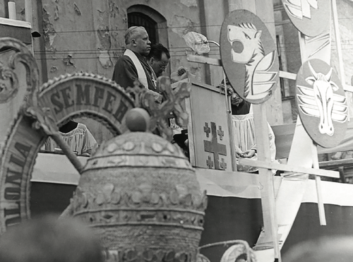 Obchody Milenium w Przemyślu; przemawia bp Ignacy Tokarczuk, 21 sierpnia 1966 r. (fot. NAC)