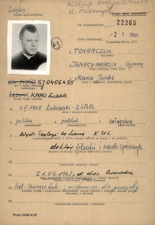 Karta ewidencyjna ks. Ignacego Tokarczuka wytworzona przez SB MSW w 1964 r. (fot. IPN)
