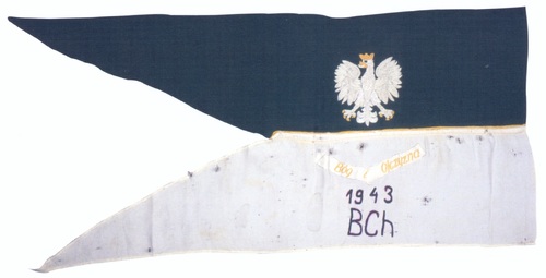 Proporzec Batalionów Chłopskich uszyty w 1943 r. przez siostry Anielę i Marię Goraj dla drużyny BCh z powiatu opatowskiego. Zbiory Muzeum Historii Polskiego Ruchu Ludowego Oddział w Sandomierzu