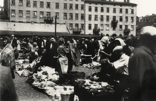Bazary na targowisku Jojny Pilicera (fot. z zasobu IPN)