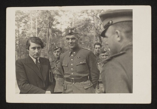 Wanda Wasilewska i  Zygmunt Berling na terenie obozu w Sielcach nad Oką, 1943. Ze zbiorów Biblioteki Narodowej