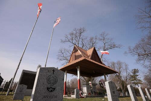Cmentarz w Niagara-on-the-Lake, gdzie spoczywają polscy ochotnicy do armii gen. Hallera, zmarli na grypę w 1918 roku w miejscowym obozie szkoleniowym (fot. Mikołaj Bujak/ IPN)
