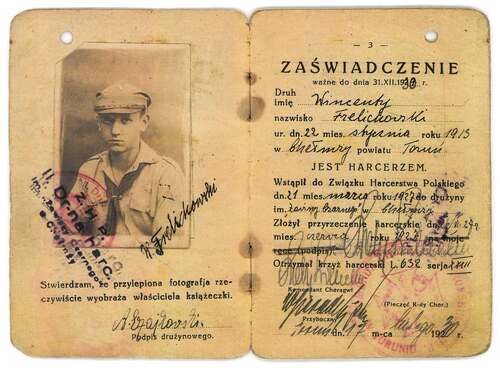 Książeczka harcerska [Stefana] Wincentego Frelichowskiego, który wstąpił do ZHP, do drużyny im. Zawiszy Czarnego w Chełmży, 21 marca 1927 r. Dokument pochodzi z archiwum osobistego ks. Stefana Wincentego Frelichowskiego, przekazanego do zasobu IPN przez p. Krzysztofa Jaczkowskiego w ramach projektu Archiwum Pełne Pamięci