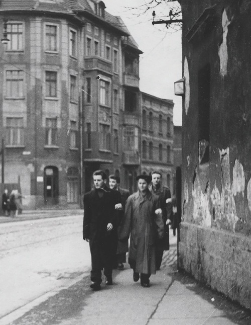 Ormowcy patrolują ulice Lublina, koniec lat czterdziestych. Fot. AIPN