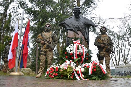 Pomnik Augusta Emila Fieldorfa „Nila” na terenie Jednostki Wojskowej NIL w Krakowie, 2024 r. fot. Janusz Ślęzak (IPN)