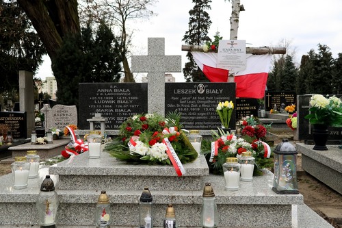 Złożenie kwiatów na grobie ppor. Leszka Białego w dniu 80. rocznicy jego śmierci, 3 marca 2025 r. Fot. IPN Bydgoszcz