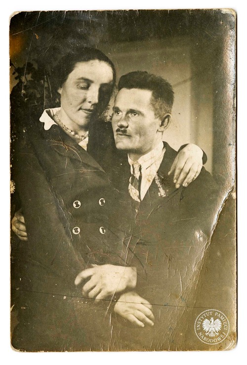 Wiktoria i Józef Ulmowie. Autor i data wykonania zdjęcia nieznane. Kopia cyfrowa zdjęcia została przekazana do AIPN przez dr. Mateusza Szpytmę w ramach projektu Archiwum Pełne Pamięci